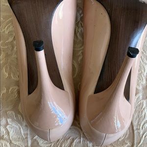 Stuart Weitzman | Shoes | Stuart Weitzman Nude Patent Leather Heels